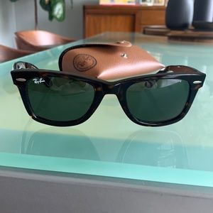 Ray-Ban Wayfarer Classic sunglasses, tortoise